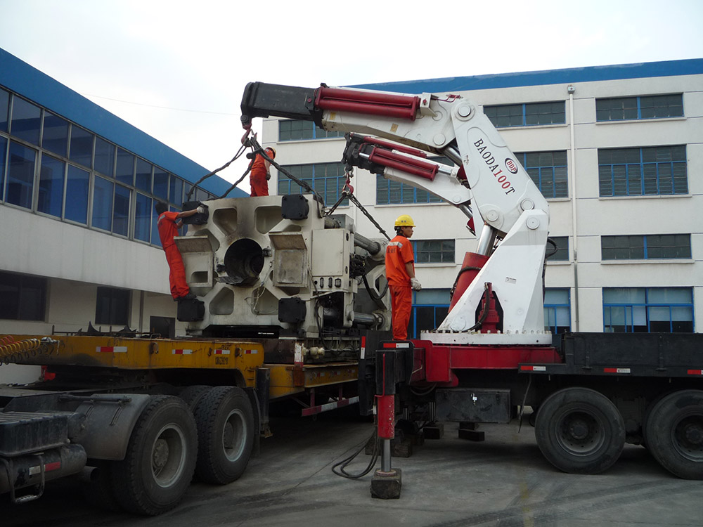 注塑機(jī)設(shè)備搬運(yùn)吊裝 注塑機(jī)設(shè)備搬運(yùn)吊裝