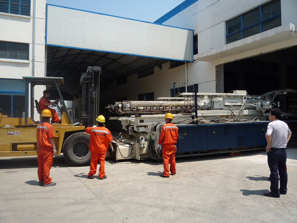 注塑機(jī)設(shè)備搬運(yùn)吊裝 注塑機(jī)設(shè)備搬運(yùn)吊裝